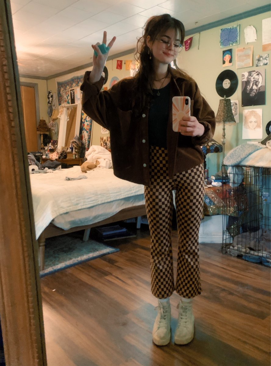 wut_3va's tweet photo. funky pants have .. changed my life https://t.co/KhMEQ5QaI7