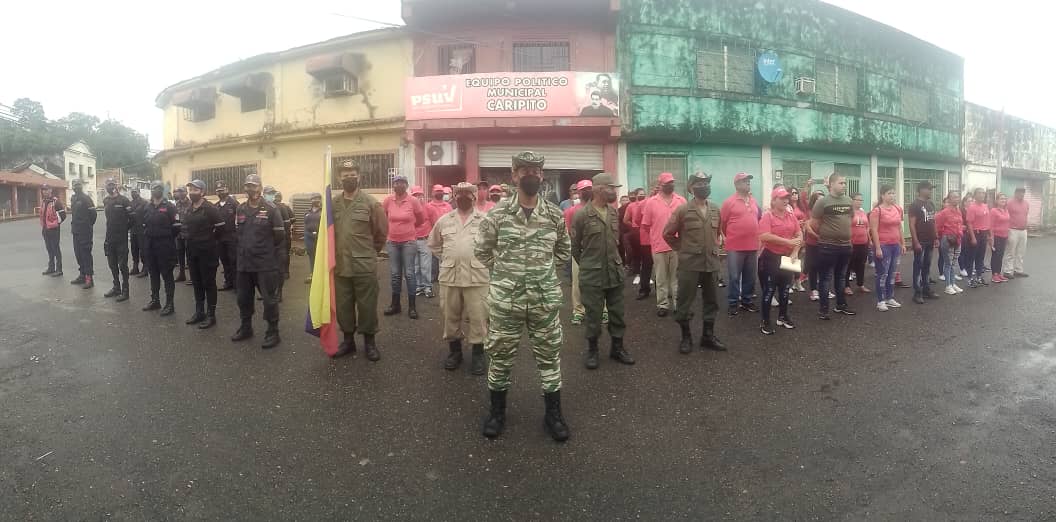 CaripitoConcejo's tweet photo. Realizada la parada Cívico Militar en el municipio Bolívar en homenaje al Día de la Dignidad Nacional siguiendo orientación del Presidente @NicolasMaduro y @ErnestoLunaPsuv POR AHORA Y PARA SIEMPRE seguiremos venciendo @CaripitoConcejo @dcabellor https://t.co/1tlU7LEE20