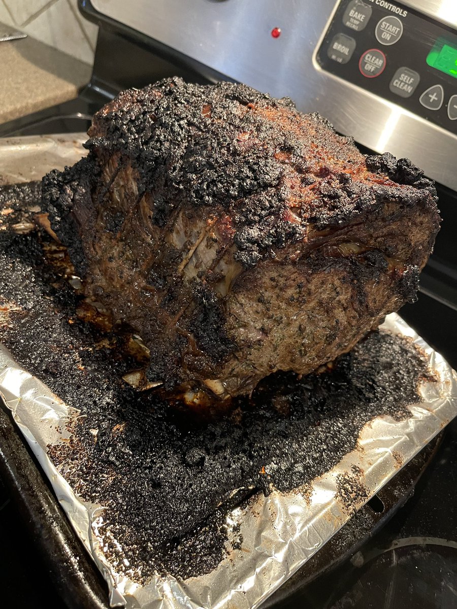 TrimpeChristine's tweet image. A total hit with the fam. All my kids and my folks over for dinner. Prime Rib perfection. My #ketokitchen 🥰🙌🏻