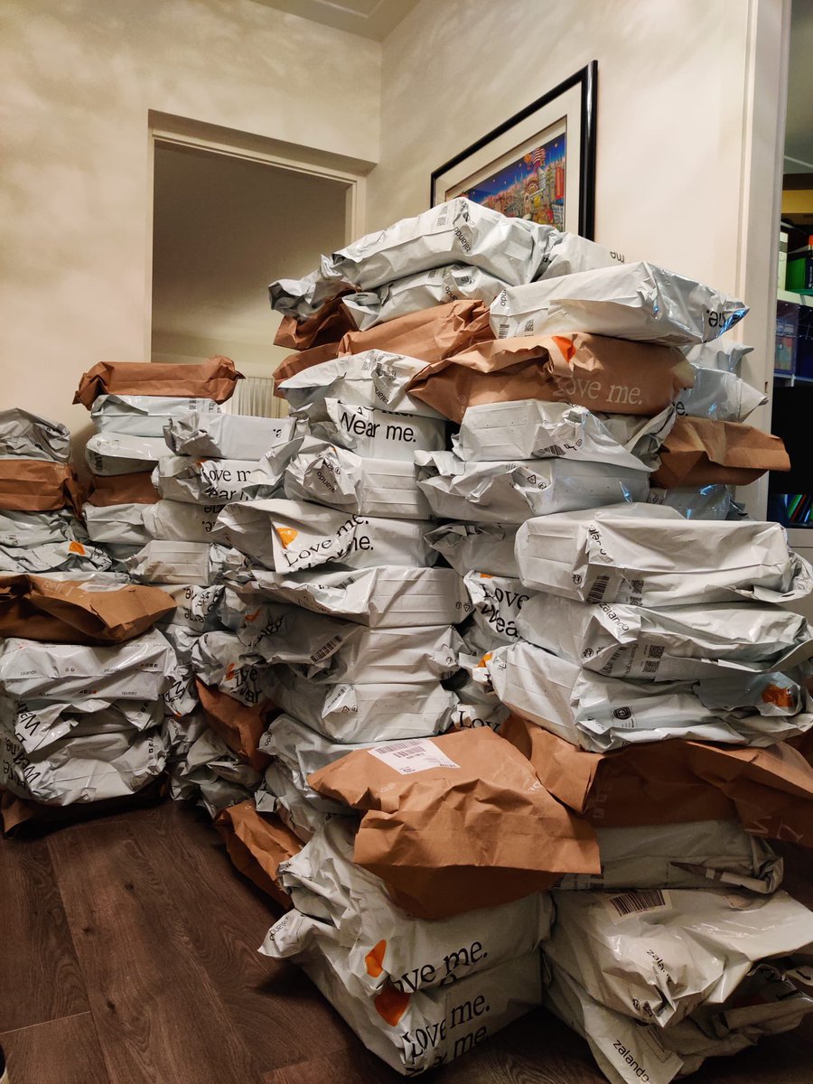ikbenneamand's tweet photo. Thx @BananaFramework 
G: @Sneakergraaiers 
P: @BoilingProxies https://t.co/piQ3p5IRY0