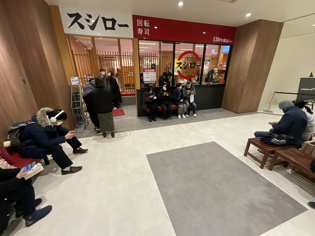 ウワサだとスシローがガラガラ！というのでスシロー支援に行ったら大混雑。すこしホッとしました。　回転寿司文化を残して欲しい！
#スシロー　#スシロー救いたい  #ランチ