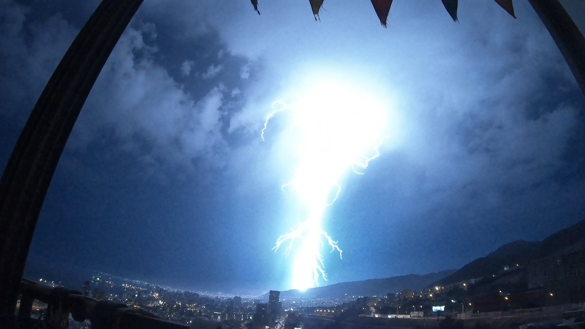 patovegamena's tweet photo. Tormenta eléctrica en #Antofagasta https://t.co/WoL7P08v8G