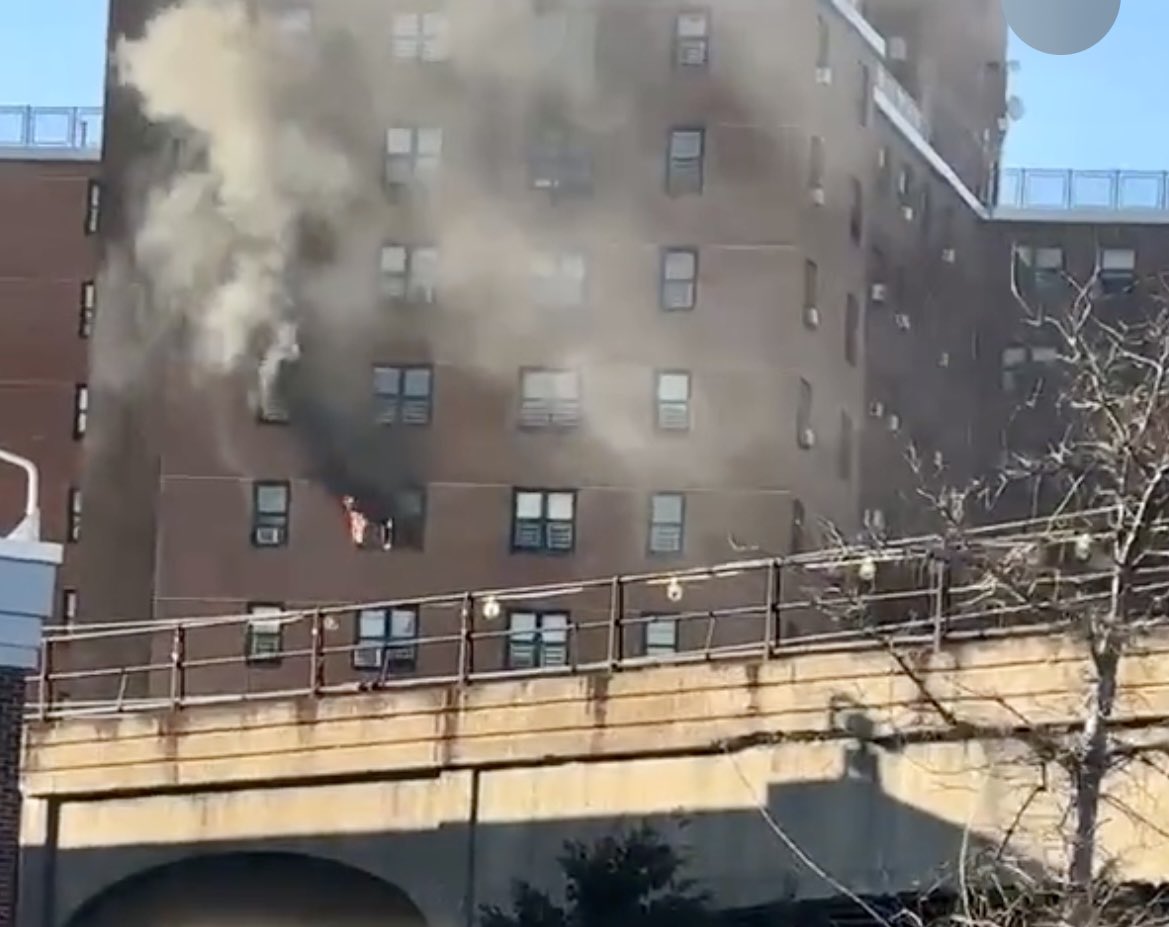 E265L121B47's tweet photo. This afternoon, #BestOnTheBeach’s #Engine265, #Ladder121 &amp; #Battalion47; #HollandHouse’s #Engine266; and #TheBeachHouse’s #Engine268 &amp; #Ladder137 operated at a fire in a high rise multiple dwelling, on Beach Channel Drive, Arverne, Queens, NY. #fdny https://t.co/OzihiB62Pj