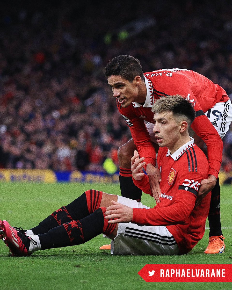 🫶 Pulling each other through a tough shift. 

The United way 🔴

#MUFC || #MUNCRY