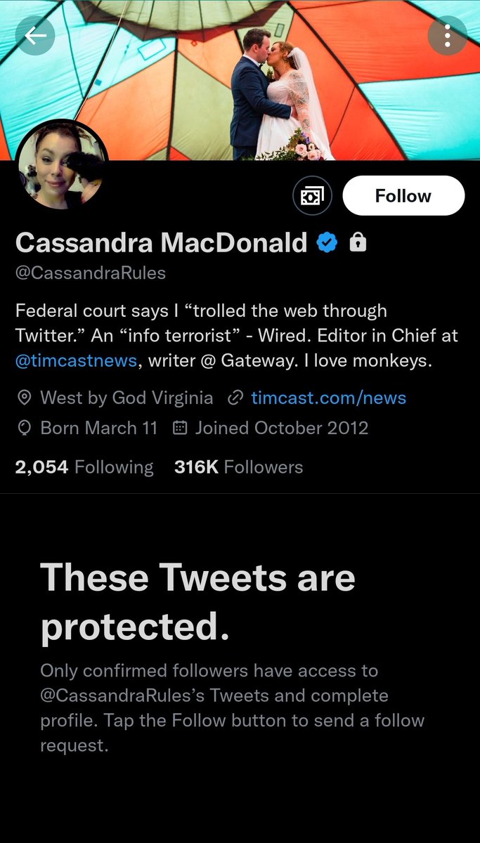 DDayCobra's tweet image. Full meltdown mode right now. Shit is weird 

How do you have 40K people watching live every night, the most intense chat (I say that as a compliment to the chat), major politicians as guests, milked the DOXXING situation for all they could and now they're acting like this??