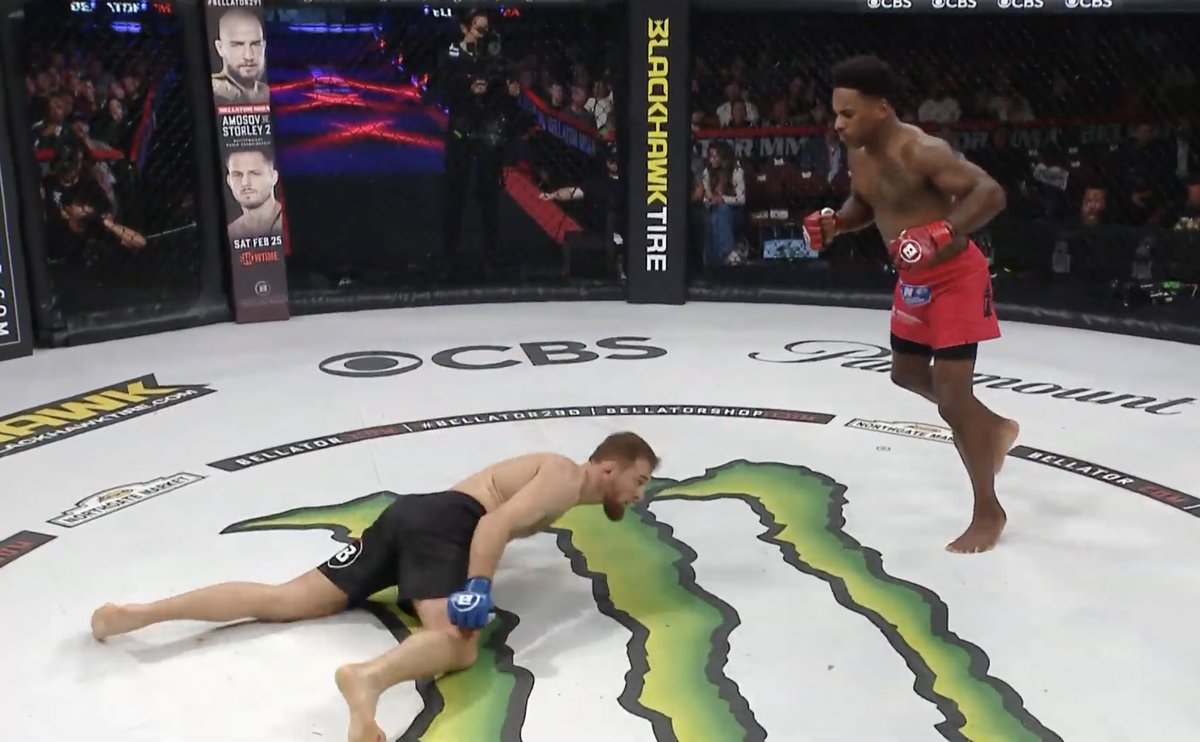 ConOfCombat's tweet photo. BELLATORRRR https://t.co/CzHHOfLsvs