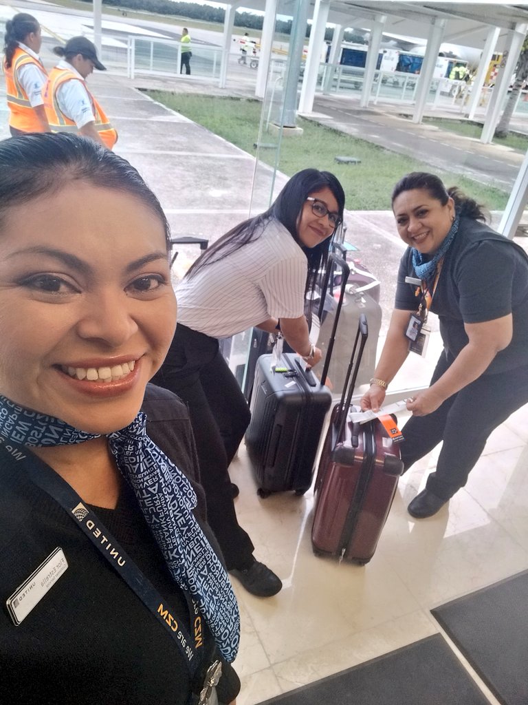 FlorMar_CZM's tweet photo. Saturday ✈️ ORD, IAH &amp; DEN 
#beingunited
#core4
#FlyingWithTheFriendlySkies https://t.co/DySUJbcUSh