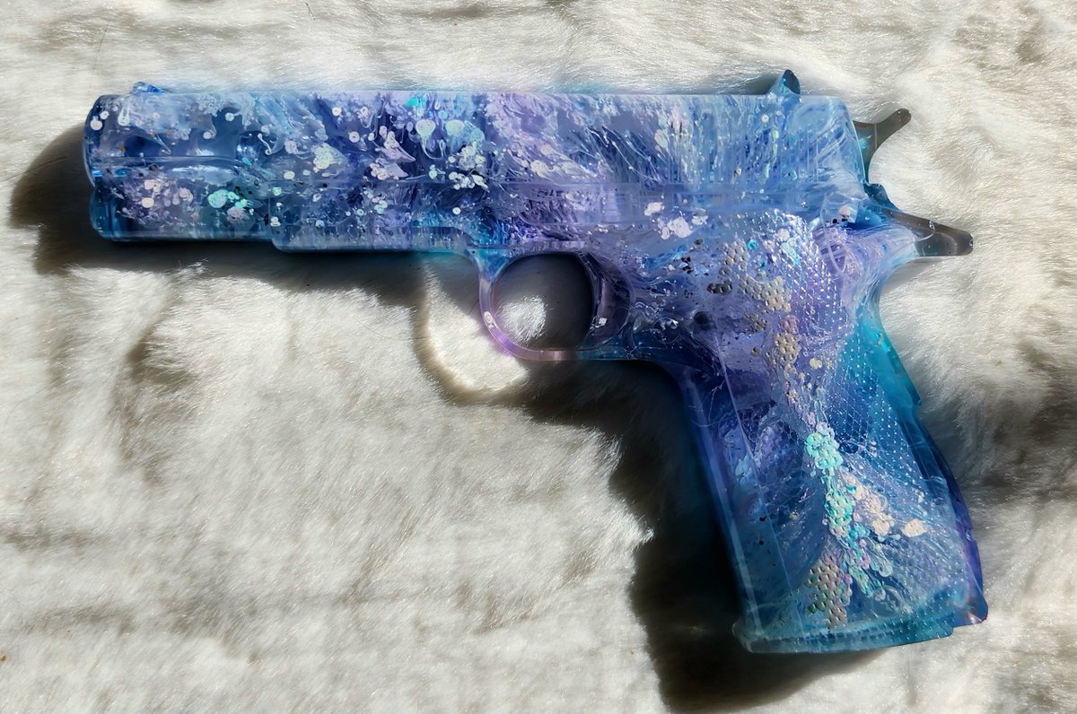 Made a few more resin guns 😳