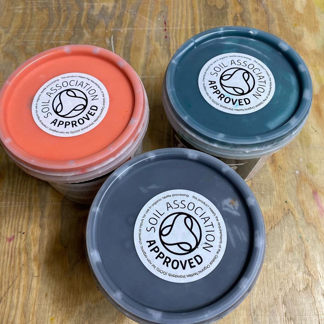 PERMASET inks are eco-friendly and safe for printers to use.
#screenprintingink #permaset