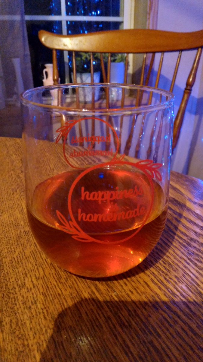 KnightDivining's tweet photo. Polished off the bottle of Mixed Berry Mead 😋 Now into some of my Caramel Apple Bochet 🤩 #mead #meadmaking #meadmaker #homebrewing https://t.co/IKLNQxKUTO
