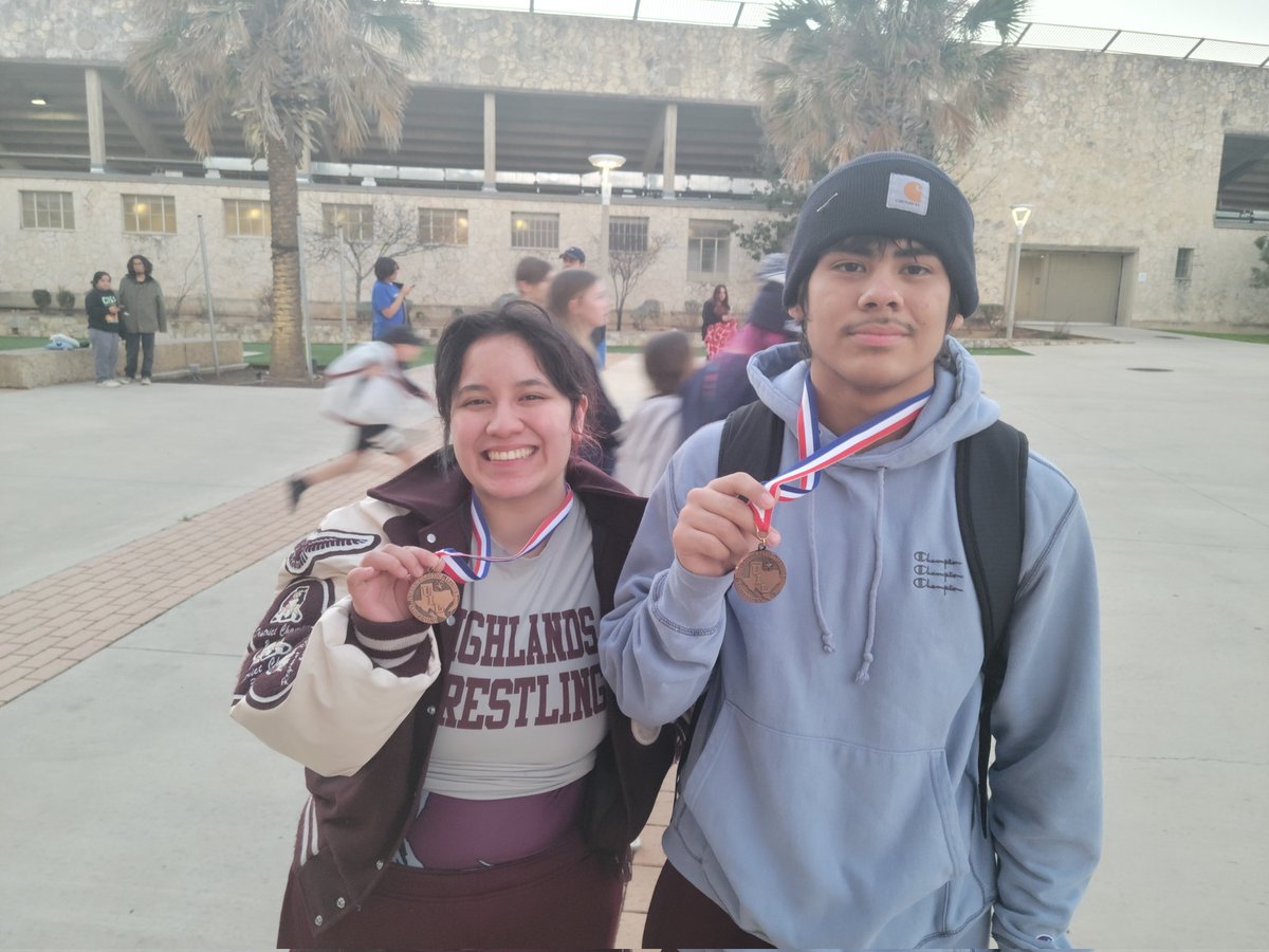 After completion of the District Tourn, we walk away w/ 7 placers &amp; 3 regional qualifiers
106 Rob Garcia, 4th RQ
113 Bryce Mitchell, 5th
144 Jon Lopez, 4th RQ
150 Maysun Acuña, 6th
100 Adri Rocha, 6th
107 Lilith Banda, 6th
185 Beth Villegas, 🥉 RQ
Great tournament for this squad.