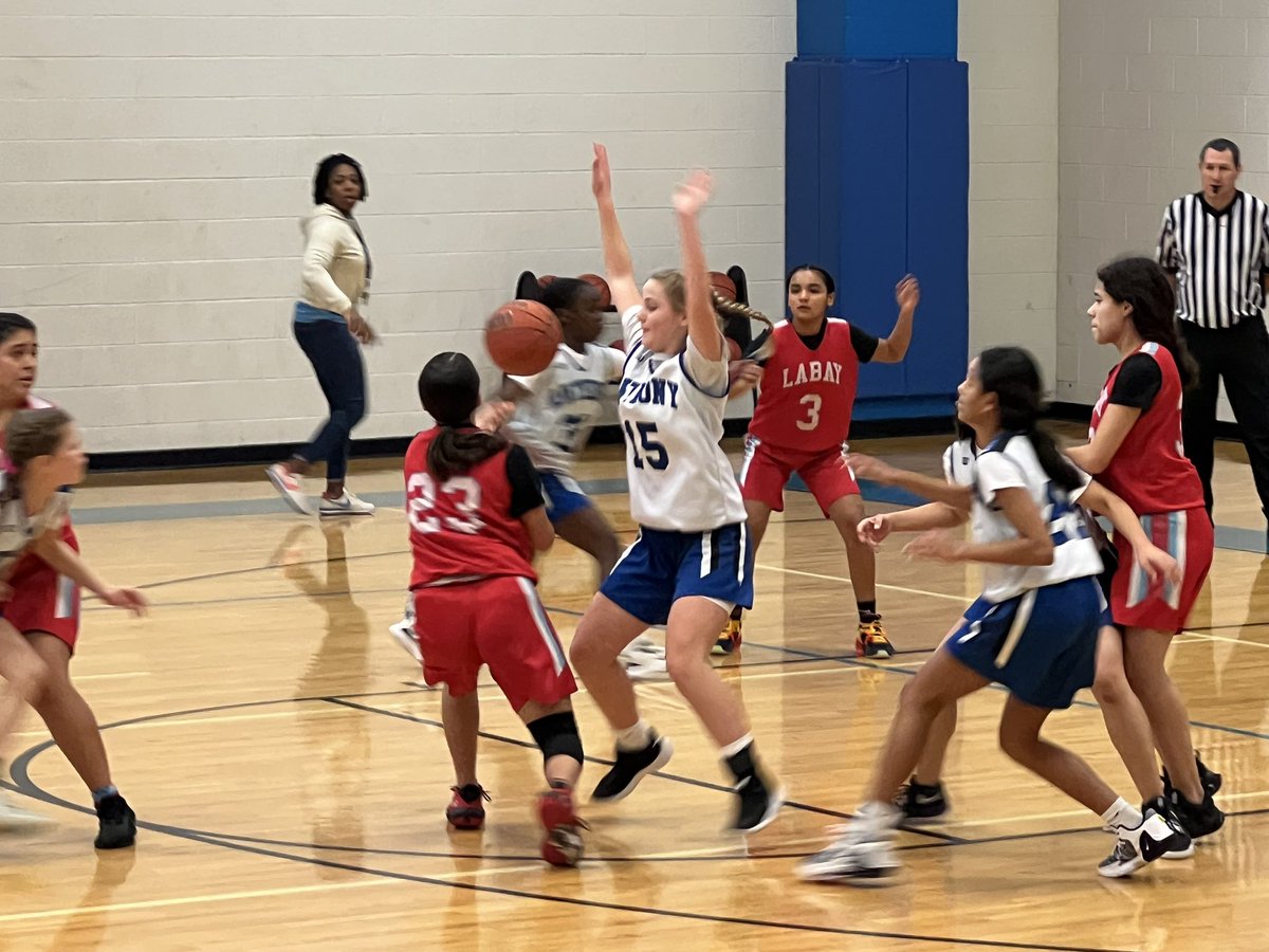 kerduncschae's tweet photo. @DrAnthonyMS 7b taking 3rd place in the Gold Bracket!  Great job Ravens!  Hi #kryseesissy 💙🏀🖤@ravens_anthony @VivBennett1 @VogtislikeVote @CFISDAthletics @CyFairISD @SuptMarkHenry @ray_zepeda1 https://t.co/AGKUxbfX3l