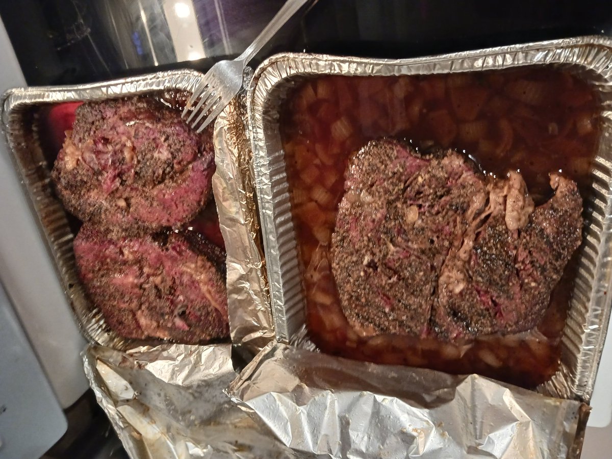 queenofhomer's tweet image. They were so good had to go crazy 🤪 😜 

More Tamales in the making!!!!!

#Tamales #yummy #homeade