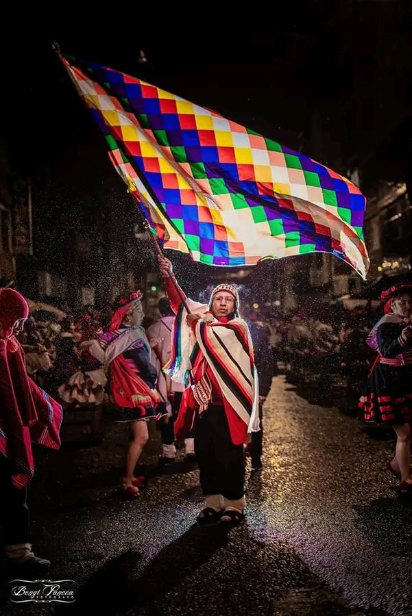 MamaniSur's tweet photo. "La #Wiphala no es una bandera... simplemente es la memoria de las #luchas"
Símbolo de resistencia y lucha de los pueblos marginados y colonizados, hoy en la senda de la liberación y autodeterminación en lo político, social, tecnológico, educativo y económico.
#LaWiphalaSeRespeta https://t.co/71eikBBAM1