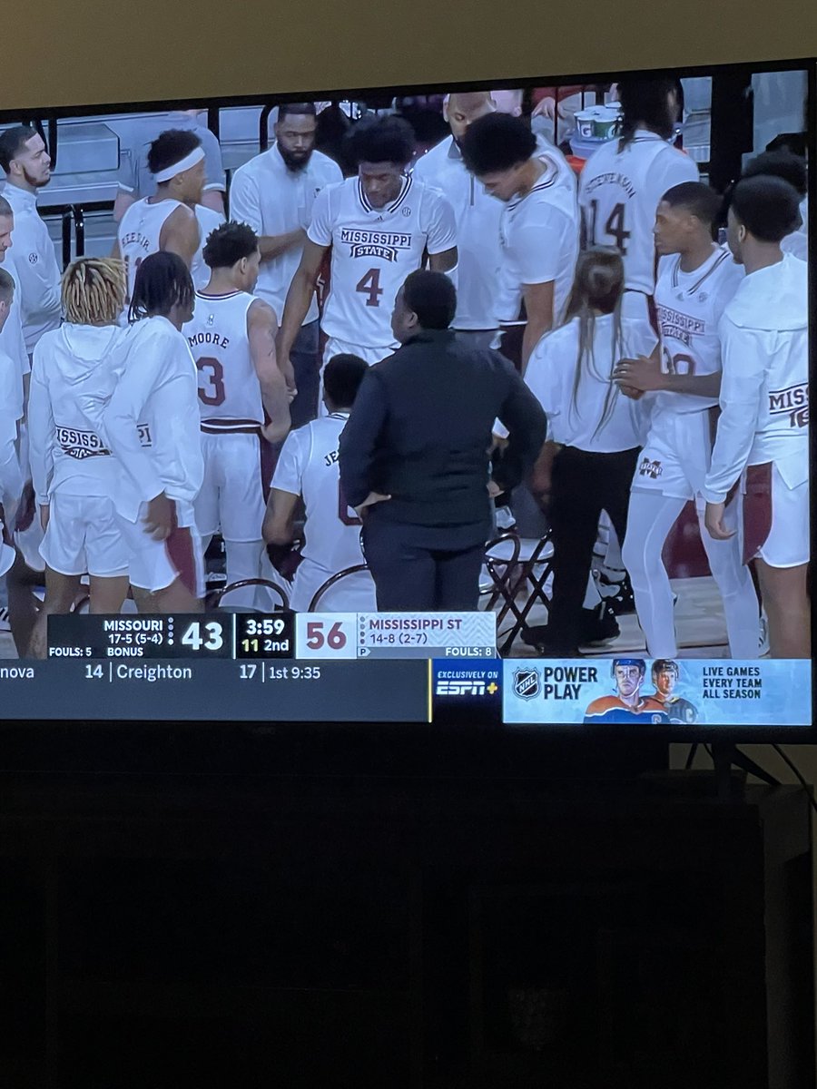 coachpo24's tweet photo. Got to watch two Shark Alum living out their dreams tonight… Keep Going youngins #WhyiDoIt #WeWill @BrianGordon2021 @the_shawnjr5 https://t.co/DQppqsdexW