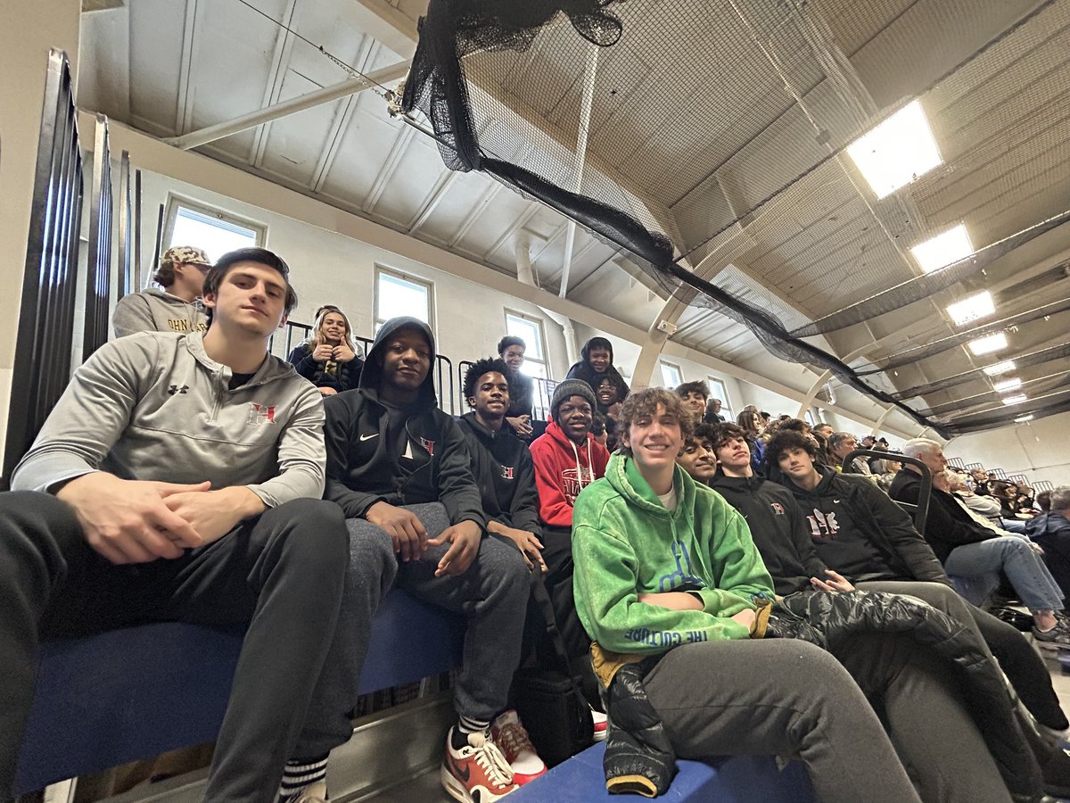 Josh_Nugent's tweet photo. Fun day with the team at @JCUMensHoops game! Go Hawks!! @hawkenboyshoops https://t.co/DoaOYNZndV