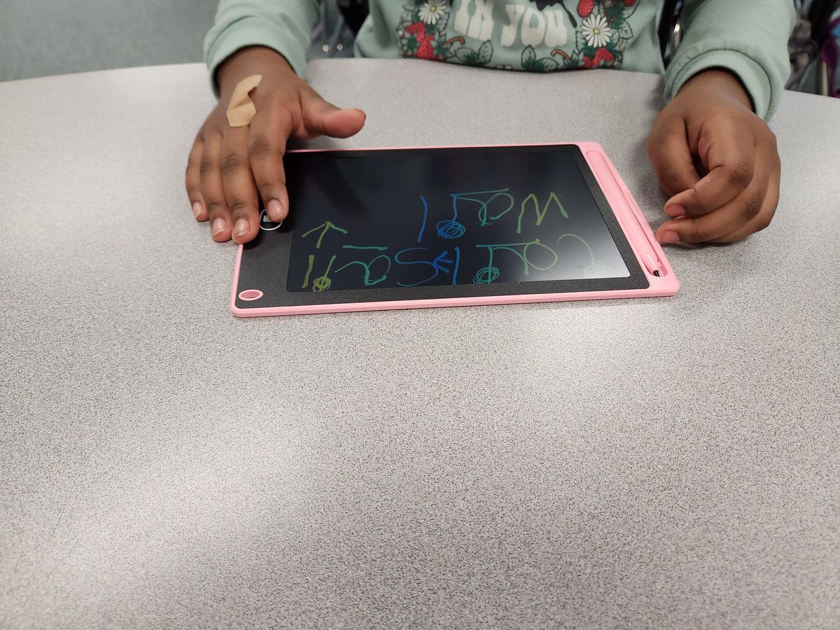 suzteaches98's tweet photo. Using LED boards to make word chains during small group. My students love using these boards. #genoaowls #pisdelachat #smallgroupinstruction #wordchains #decoding #encoding #phonics @LaurenLitCoach https://t.co/MIfY4MBtRN