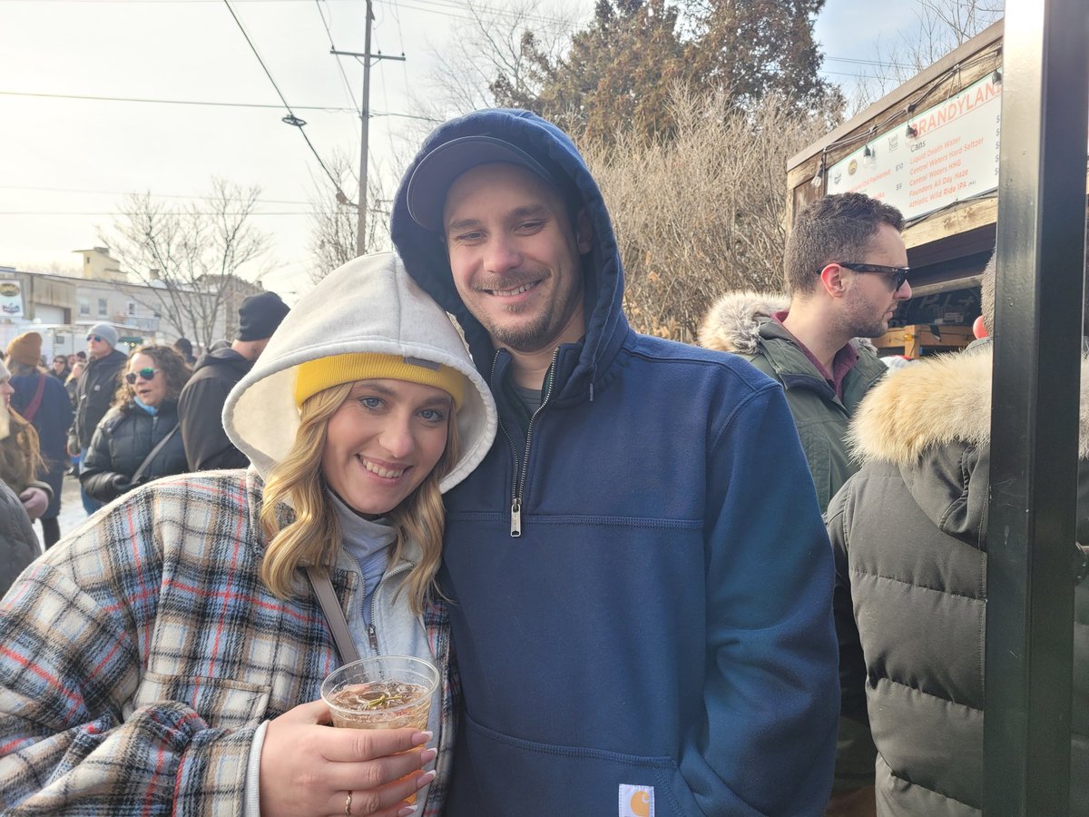 preppiecurler's tweet photo. Mittenfest 2023 @burnhearts ! #Milwaukee #mittenfest #Bayview #Wisconsin https://t.co/XxBkUFVQ2c