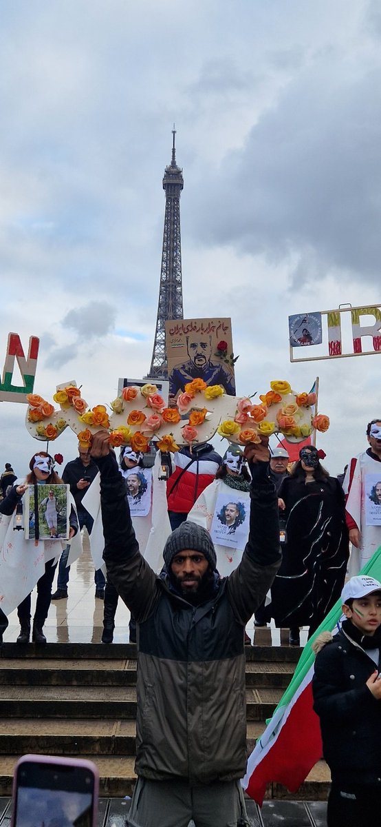 msoudhamidifar's tweet photo. چهلم محمد ور پاریس
 #IRGCterrorists 
#Mahsa_Amini
#iran
#همراه_شو_عزیز
#زن_زندگی_آزادی
#محمد_مرادی
#مسعود_حمیدی_فر https://t.co/XlYAVKq8lB