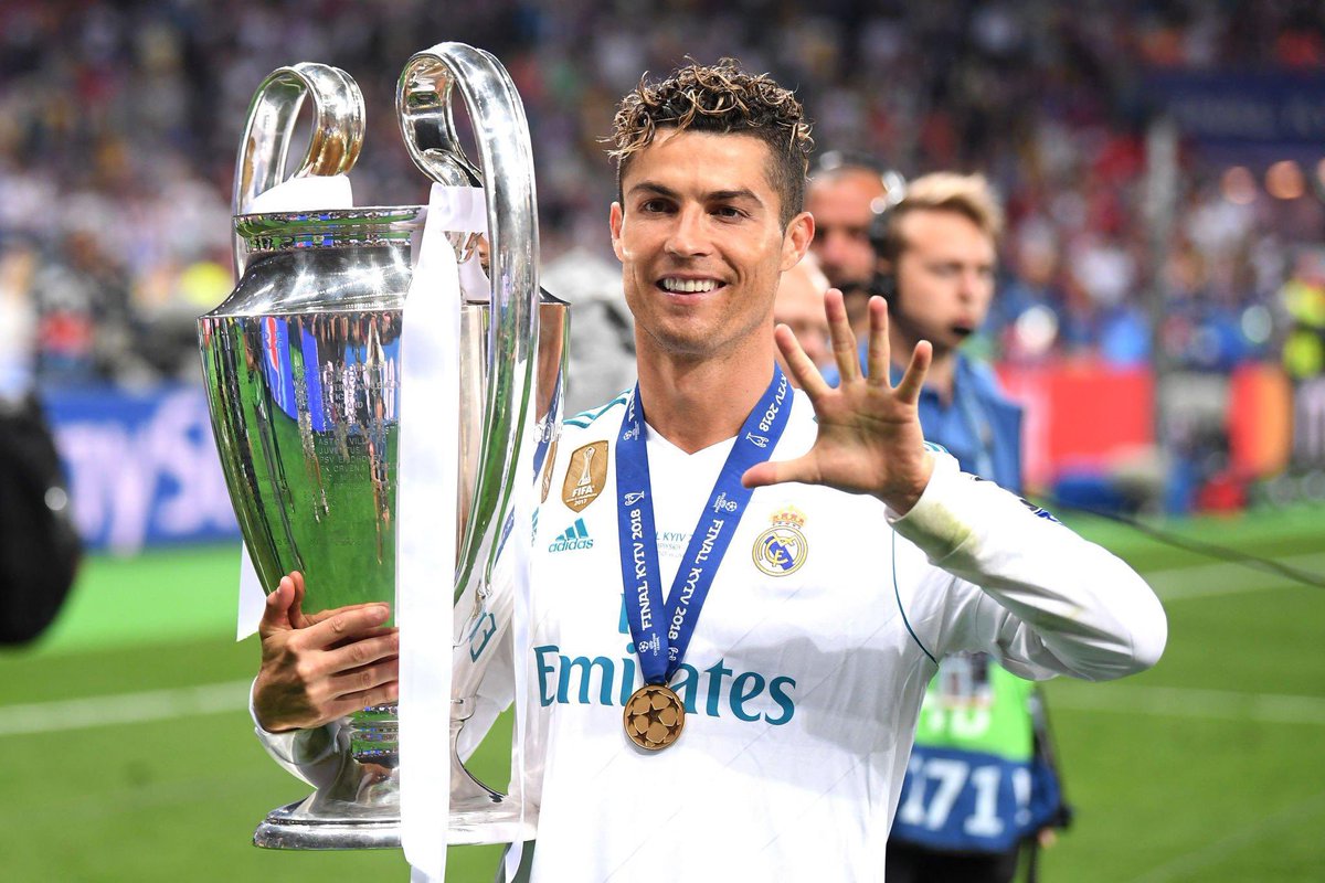 كل عام وأسطورة ريال مدريد الخالدة وكاتب التاريخ مع النادي الأبيض، الدون كريستيانو بخير. 🐐🎉

اليوم يحتفل أسطورتنا بعيد ميلاده الـ38 ⭐️