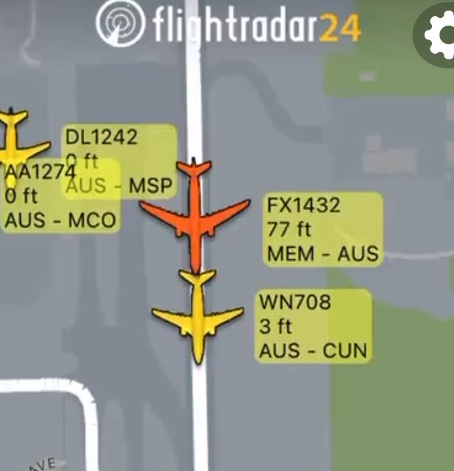EvilMopacATX's tweet photo. This mind-numbing air traffic control moment yesterday in Austin was ~75 feet away from likely being the worst U.S. air disaster in over 20 years https://t.co/w2rD81Joiu