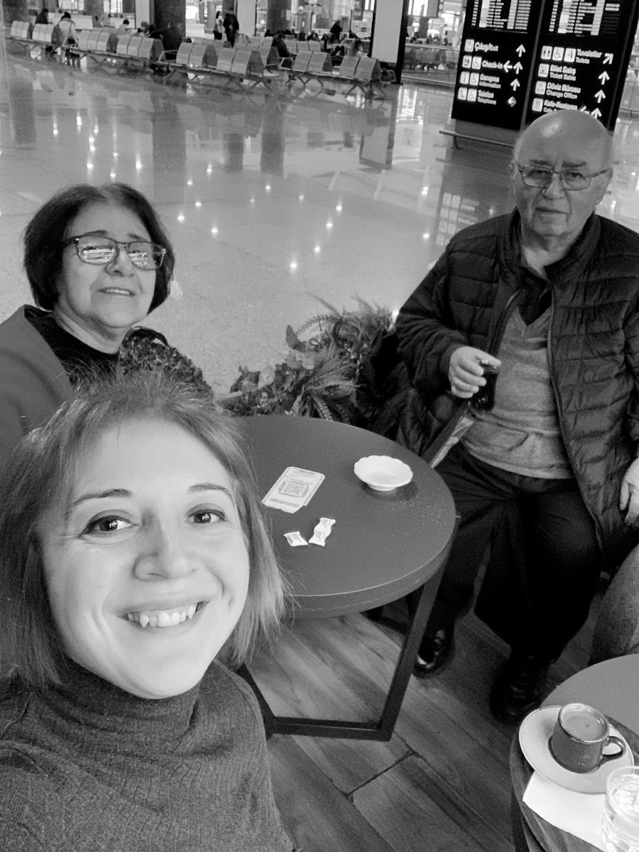 Asli7's tweet photo. This is happening. #flyingback #backtoValencia #lovemyFamily https://t.co/r6T3XUy0U0