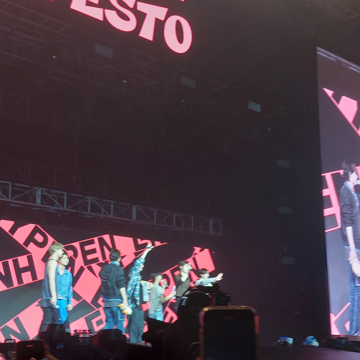 sutanghoonss's tweet photo. Pogi niyo sa personally #ENHYPEN #ENHYPEN_IN_MANILA #enhypeninmanila https://t.co/ZVWKPnVsoF