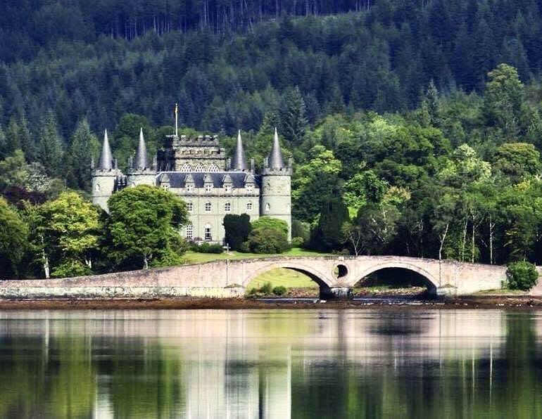 Happy Sunday to all
💙🏴󠁧󠁢󠁳󠁣󠁴󠁿
#inveraraycastle 
#lochfyne 
#countyargyll 
#campbellclan 
#scotland