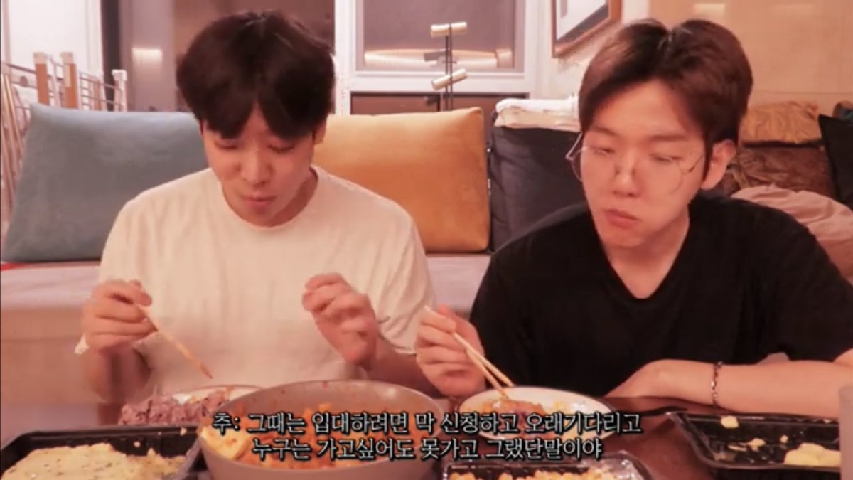 oshcuddles's tweet photo. LOVELIGHT FRIEND UPLOADED THE MUKBANG WITH BAEKHYUN!! 🥹 https://t.co/NExLNCPZmy