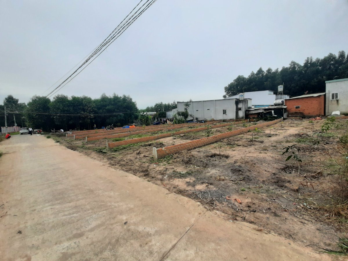 Diện tích: 5x25m2
Giá: 2 tỷ 200tr Ngân hàng HD Bank cho vay 70% giá trị.
1. Vị trí: Long an, Long Thành nằm ngay mặt tiền đường hiện trạng 10m, cách đường giải phóng chỉ 30m, tiếp nối với đường Tỉnh lộ 25B. NẰM NGAY CẠNH KHU SÂN BAY LONG THÀNH.
0964988496
