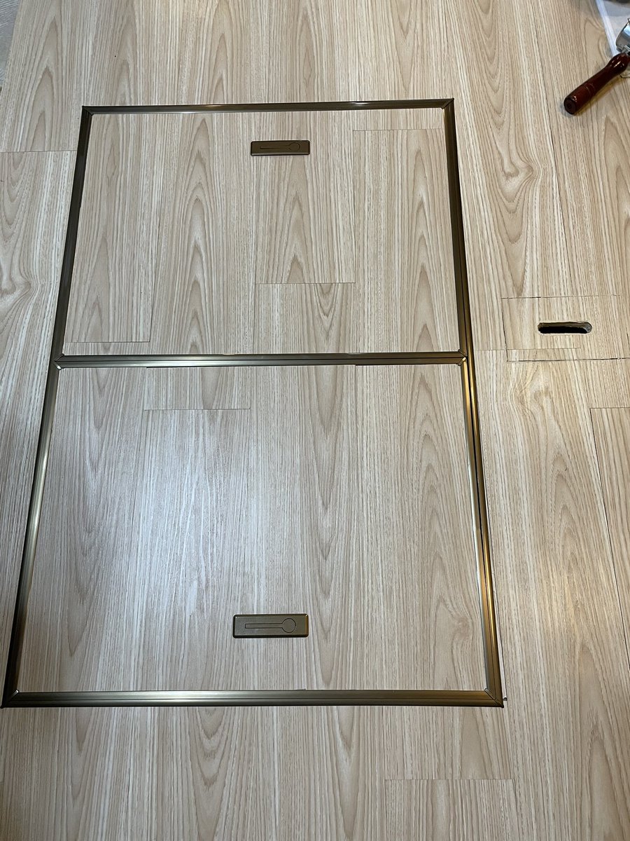 arukayies's tweet photo. 金具がサビサビだった床下収納も交換し、フロアタイルも張り終��った！

丸一日掛かったけど、蓋に金具はめ込むのが一番大変やった😂
#DIY #築45年 #セルフリノベーション https://t.co/fd0CoI16bk