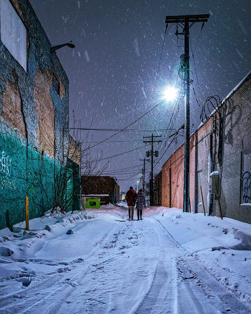 MikePrattPhotos's tweet photo. This alley always provides a cinematic mood. #Winnipeg https://t.co/Y5hUVzk0Go