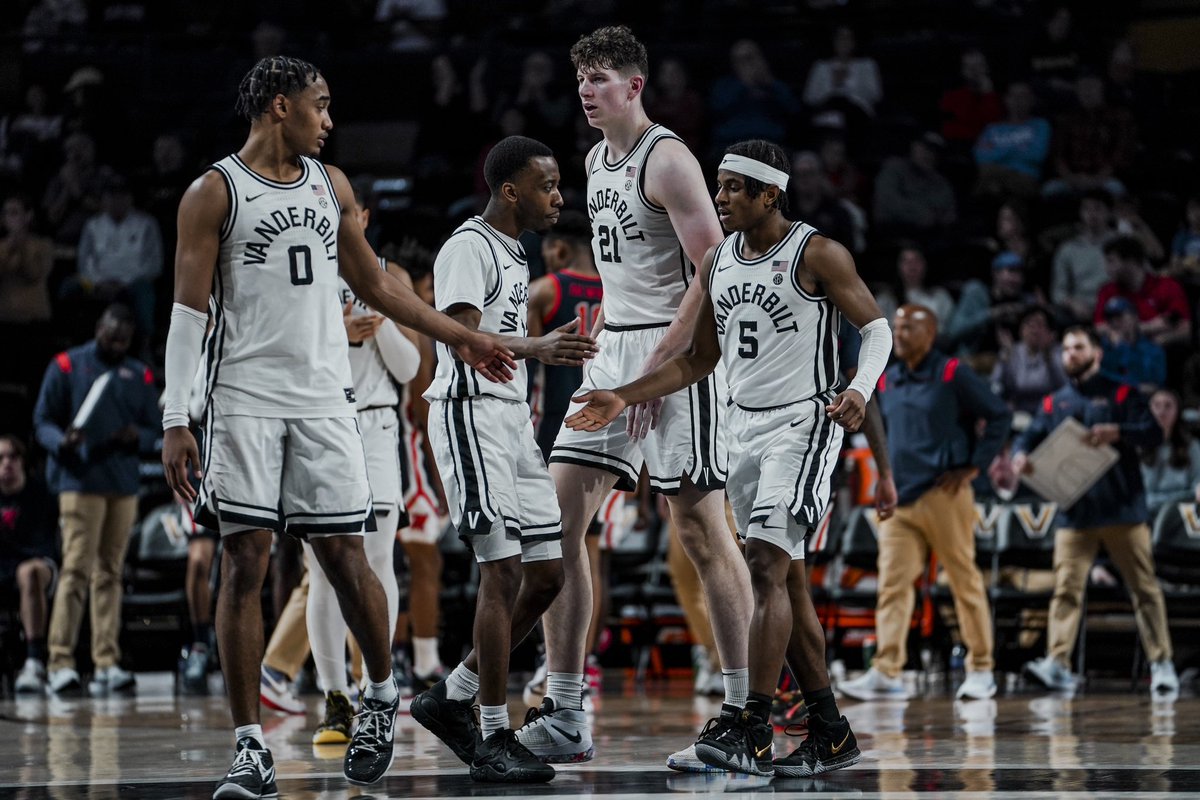 VandyMBB's tweet photo. 🫶 this team. https://t.co/dYhN8qYNON
