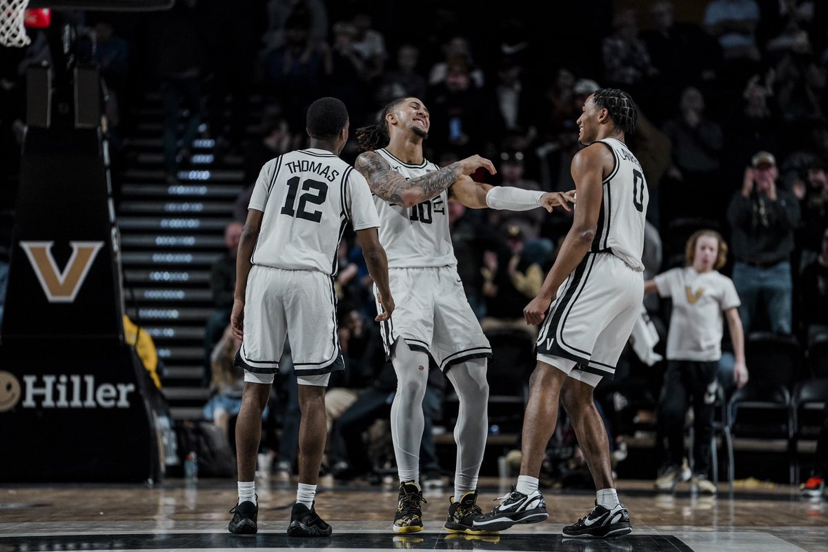 VandyMBB's tweet photo. 🫶 this team. https://t.co/dYhN8qYNON
