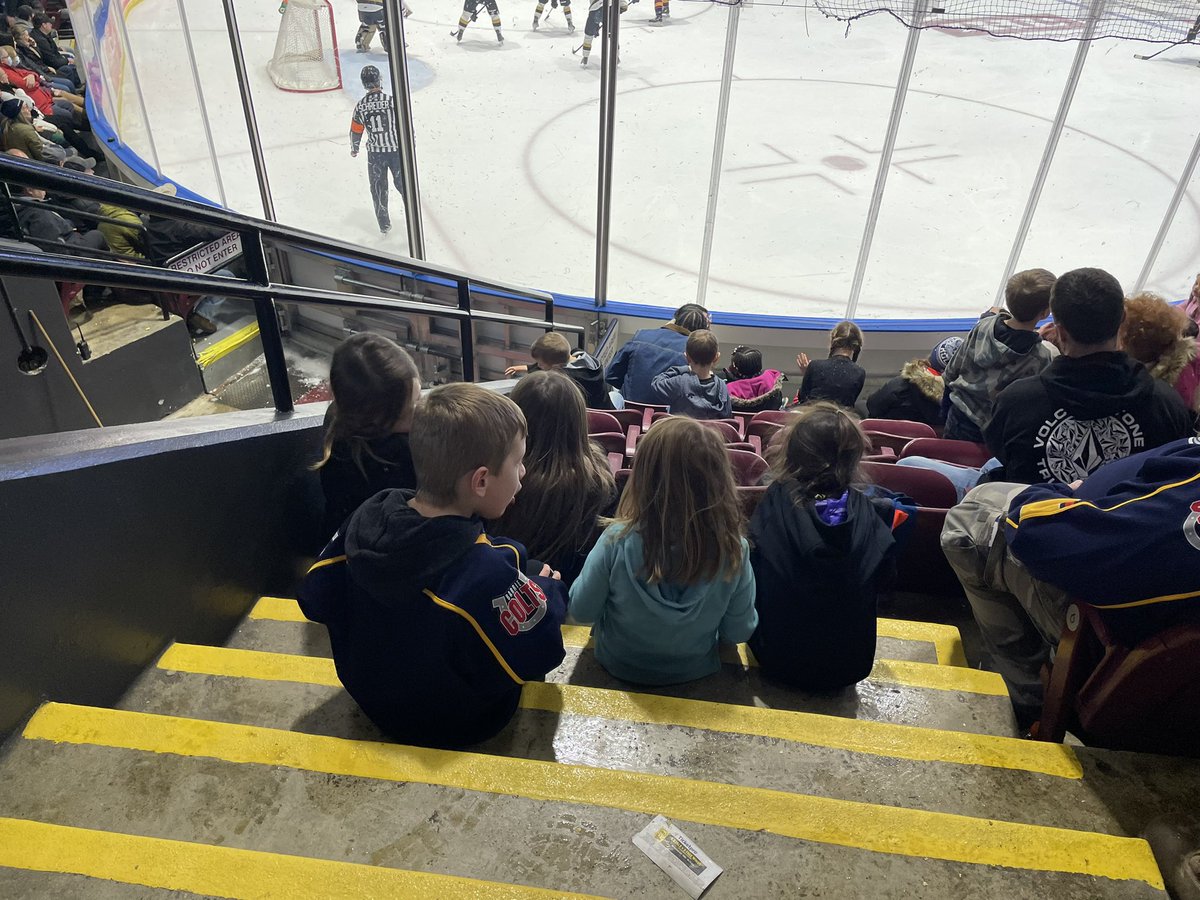 What a great game @OHLBarrieColts 
So much excitement!! #greatenergy 
@pineriveres choir singing #ohcanada was amazing!! Great work!! #theyllsleepwelltonight