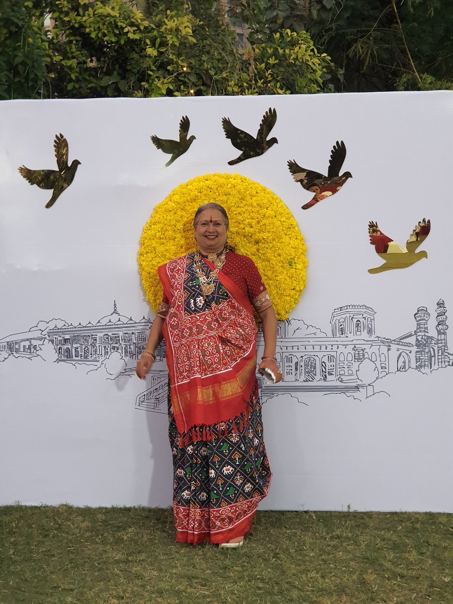 BelaaDesigns's tweet image. When one changes standard measurements calculations changes Here in Patola, instead of 45" width changed it to 48". Bespoke for taller client
We changed size of motifs made it delicate
+919820042350
#belaasanghvidesigns #futureantiques #fashionblogger #styleblogger #Patola #patan