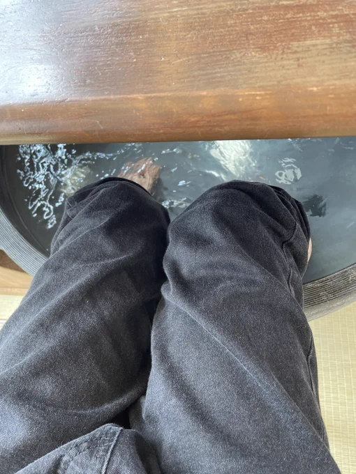静岡のサービスエリアでなぜか足湯に行くことに 