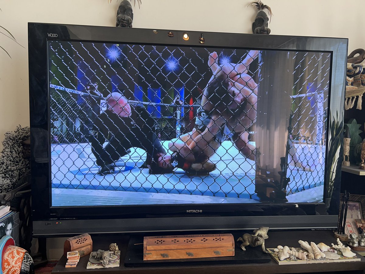 ochovisan's tweet photo. 凄い！
ピンチからの逆転一本！
これで三連勝。
ホントに強い！！！
#UFC #平良達郎 https://t.co/3QXsiBtxXu
