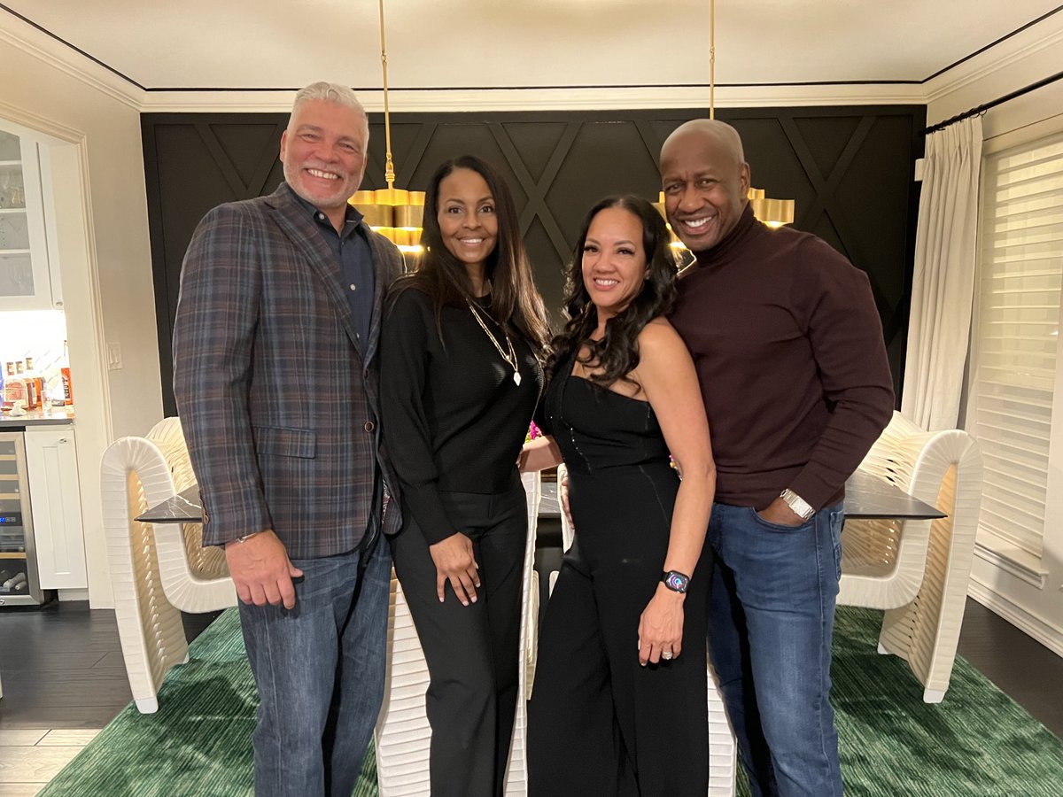 CAAnderson1010's tweet photo. Celebrating my birthday at home with friends🙏🏾 https://t.co/Y20dkLOTcO