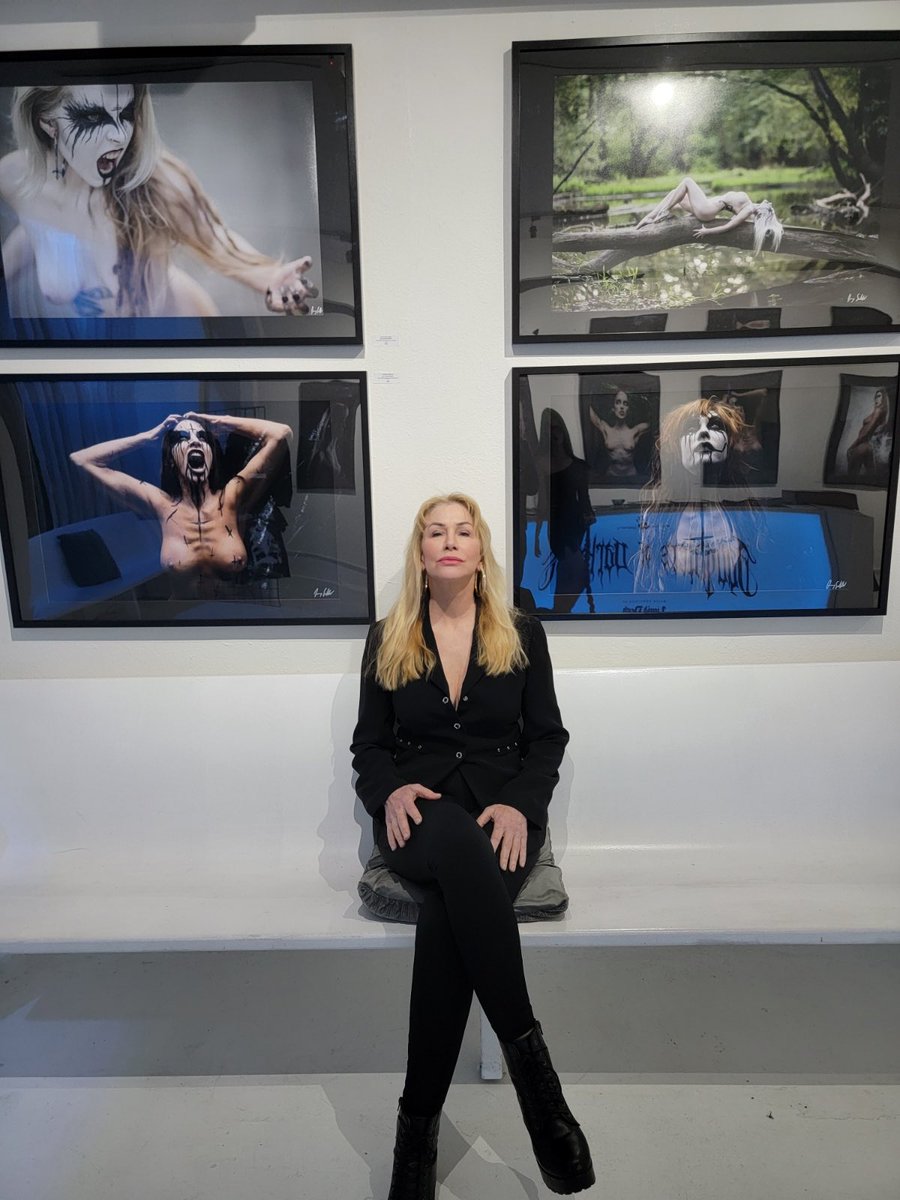 WilliCaroline's tweet photo. ⁦@exhibitagallery⁩ tonite~ https://t.co/U03MkzpIzR