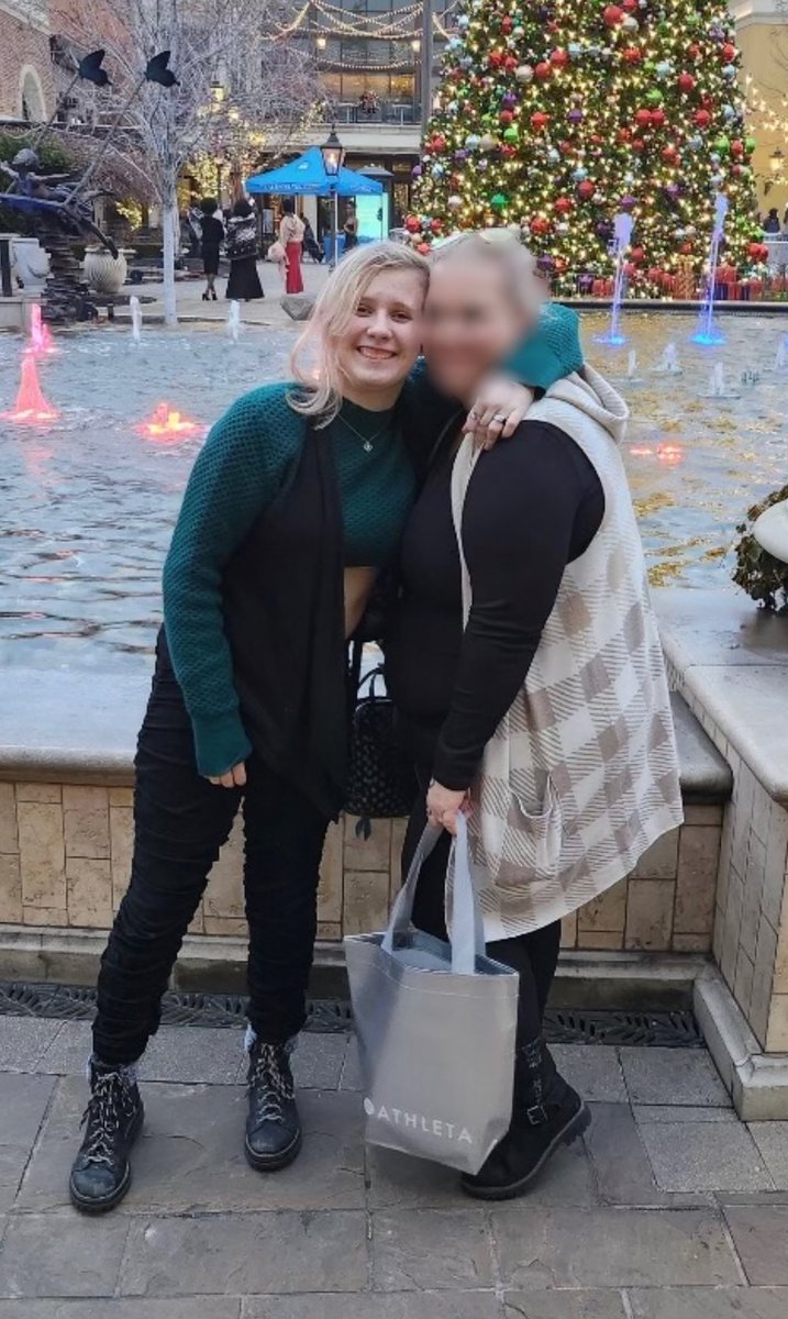 BoisePD's tweet photo. BPD is searching for a missing vulnerable 18-year-old female. Shaynna was last seen around 4:40 pm in the area of Fairview and Five Mile wearing a black zip up hoodie, floral crop top, black pants and black boots. She is 5’4”, with green eyes and short blonde hair. (1/2) https://t.co/4tlrh58AF1