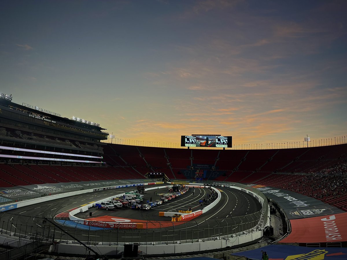 VortexRacingNet's tweet image. Answer the following for the this weekend:

Win the Clash:
Biggest Name to Not Make the Main:
Create the First Caution:
Exceed Expectations: