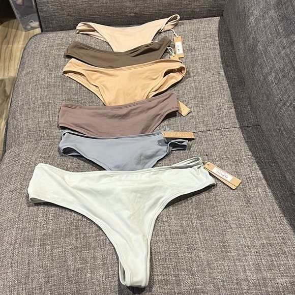 Samanth61744931's tweet photo. So good I had to share! Check out all the items I'm loving on @Poshmarkapp #poshmark #fashion #style #shopmycloset #vintage #hunterfortarget #skims: https://t.co/BvjWGbginN https://t.co/TmMRyAbwfC