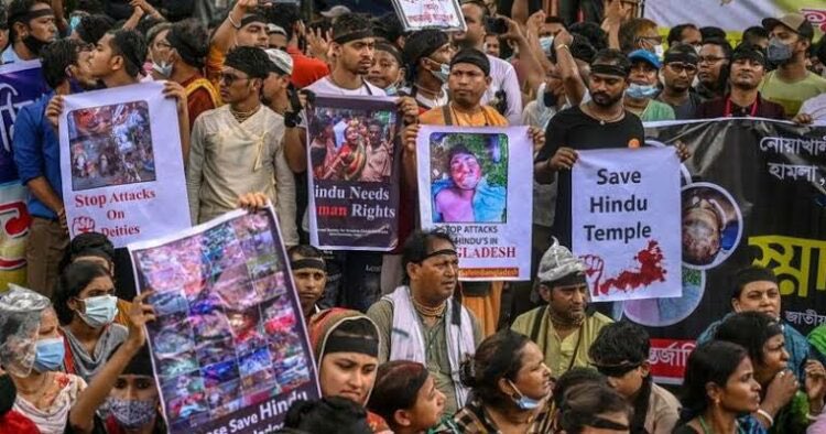 TheGarudEye's tweet photo. #BreakingNews 2022 में 66 हिंदू महिलाओं का रेप, 154 की हत्या, 333 को बीफ खाने के लिए किया मजबूर, हिंदू परिवारों की 8990 एकड़ जमीन पर क़ब्ज़ा, 128 हिंदू मंदिरों में लगा दी आग, 481 हिंदू देवी-देवताओं की मूर्तियों को उपद्रवियों ने किया खंडित

#Bangladesh #Hindus #news https://t.co/BLN2lZEsRw