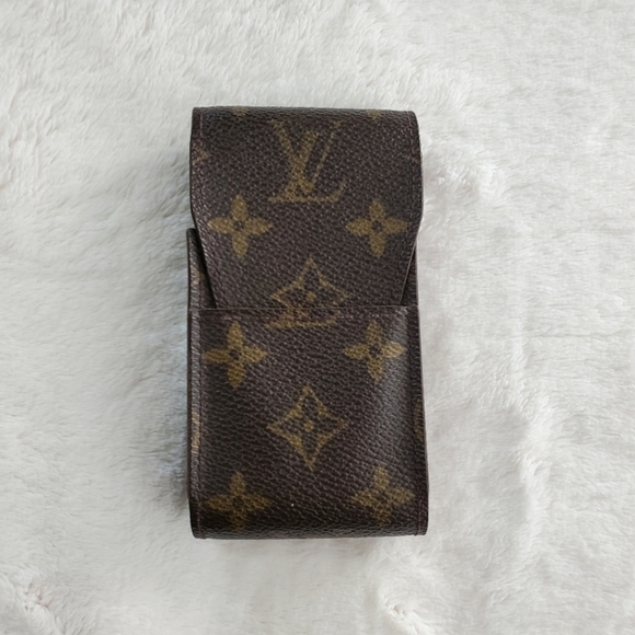 designerdivaC's tweet photo. So good I had to share! Check out all the items I'm loving on @Poshmarkapp #poshmark #fashion #style #shopmycloset #louisvuitton: https://t.co/ZBKRyEO8U6 https://t.co/70rLqHcpnF