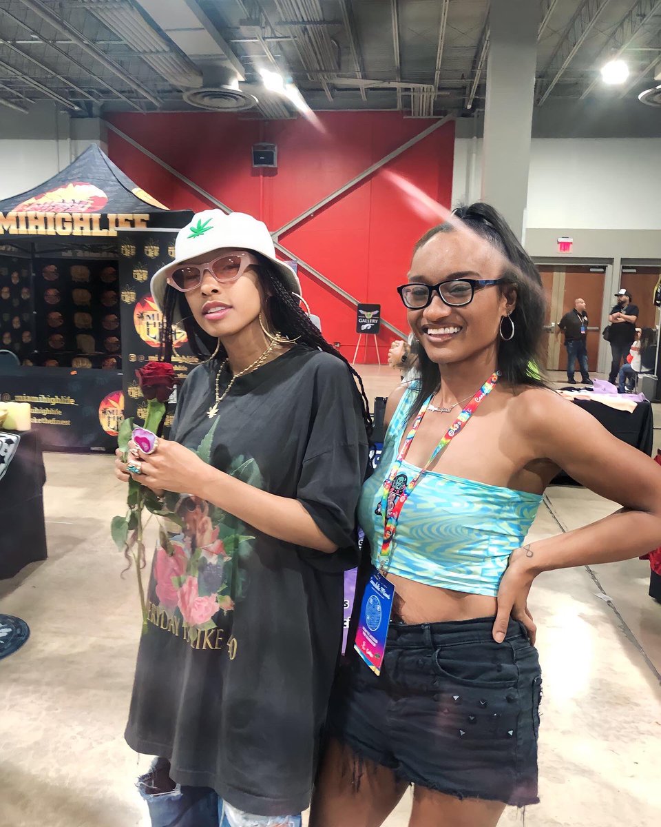 sayhighjojo's tweet photo. I'm really on a trip
In the city looking pretty
I'm feeling kinda litty
I just sipped a gram of envy
Yes it's really all up in me

- Lizzy Jeff @RAPPRIESTESS 

#TheHighPrincess #Mmemberville #CannadelicMiami https://t.co/Vpq36rxUYf