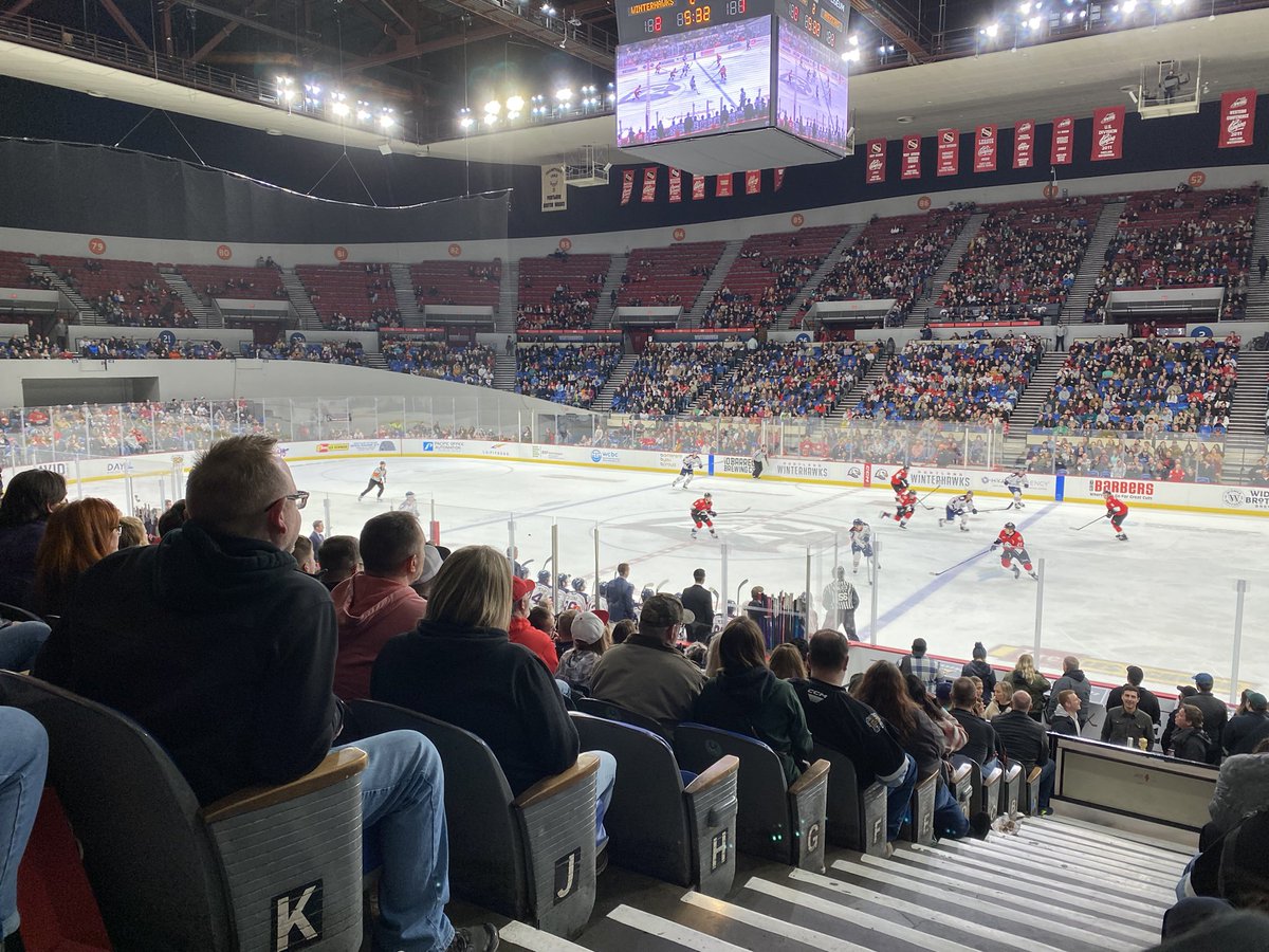 GDH415's tweet photo. Hockey. https://t.co/wJaVqtuVmo