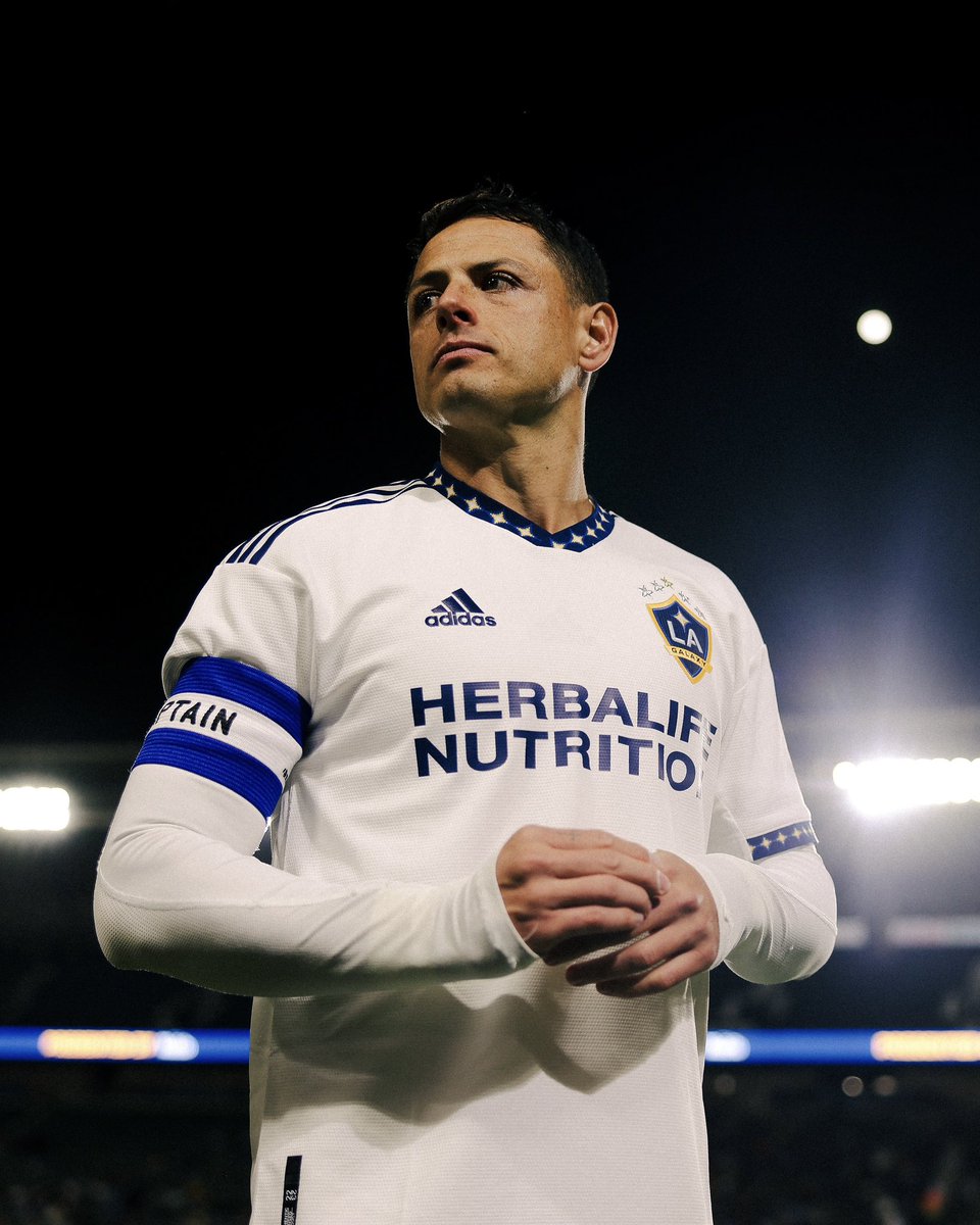 LAGalaxy_Es's tweet photo. ¡El rey ha vuelto a casa! 🇲🇽

#VamosGalaxy x @CH14_ https://t.co/8OAlkxJpwY