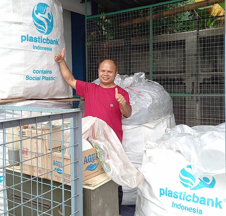 BoscoLink's tweet photo. 5941(I)_Turning Plastic Bottle Wastes into a Blessing

SDB Post-novitiate, Sunter, North Jakarta Indonesia, 5 February 2023 -- At the beginning, the Sacred Heart of Jesus Post-novitiate Community in Sunter, North Jakarta, Indonesia planned to make compost
https://t.co/0MjahEpCWV https://t.co/uYTUPSK6Pw