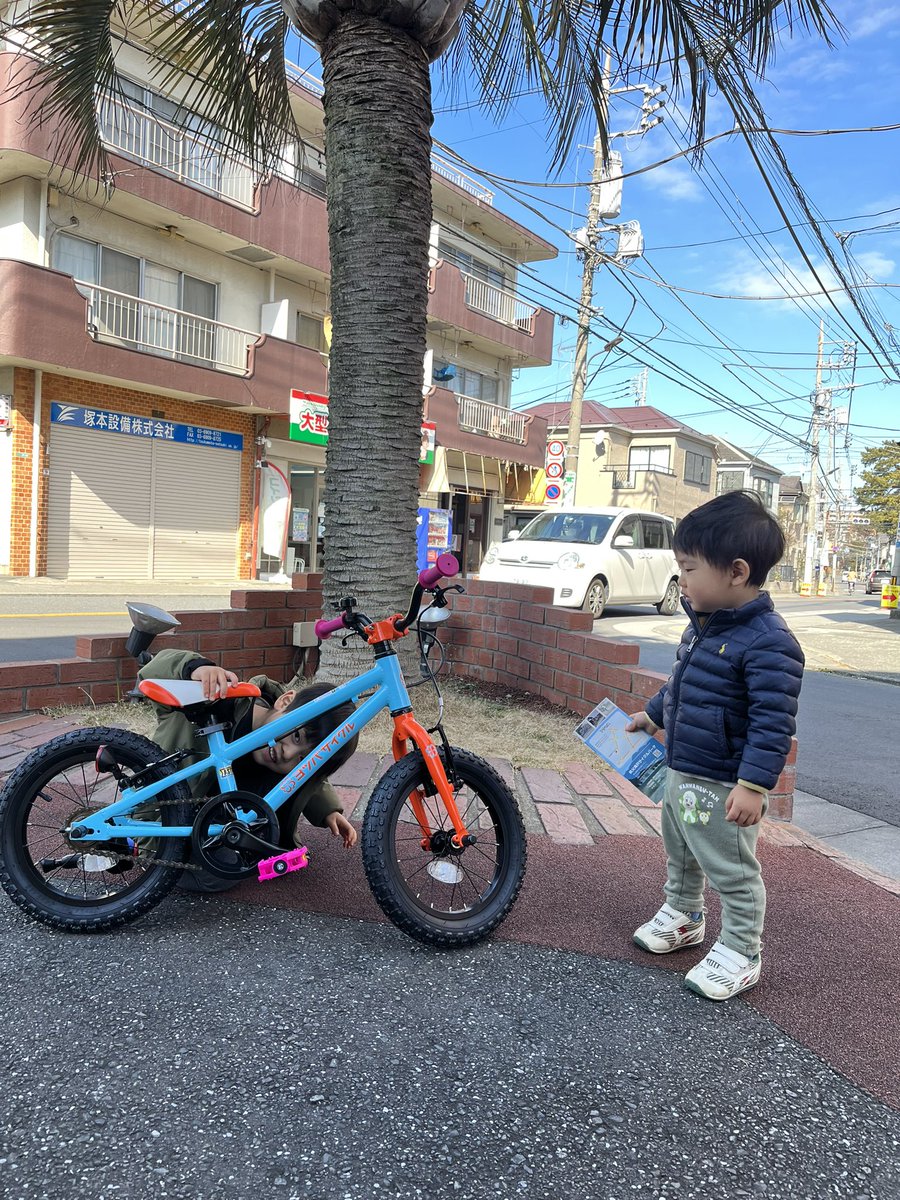 astbikes's tweet photo. 新宿から #ヨツバサイクル を求めてご来店頂きました。ピンクが好きと言う事で最初から #プチカスタム グリップとペダルをピンクに交換。
これで補助無し頑張って下さいね。ご来店ありがとうございました😊
#zero14
#astbikes
#astforest
#練馬
#板橋
#和光市
#秩父市
#マウンテンバイクショップ https://t.co/BY7hTUd1Ir